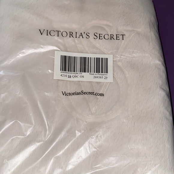 Off White “ Candlelight “ Cozy Fuzzy Faux Fur Tote Bag By Victoria’s Secret - Picture 2 of 5